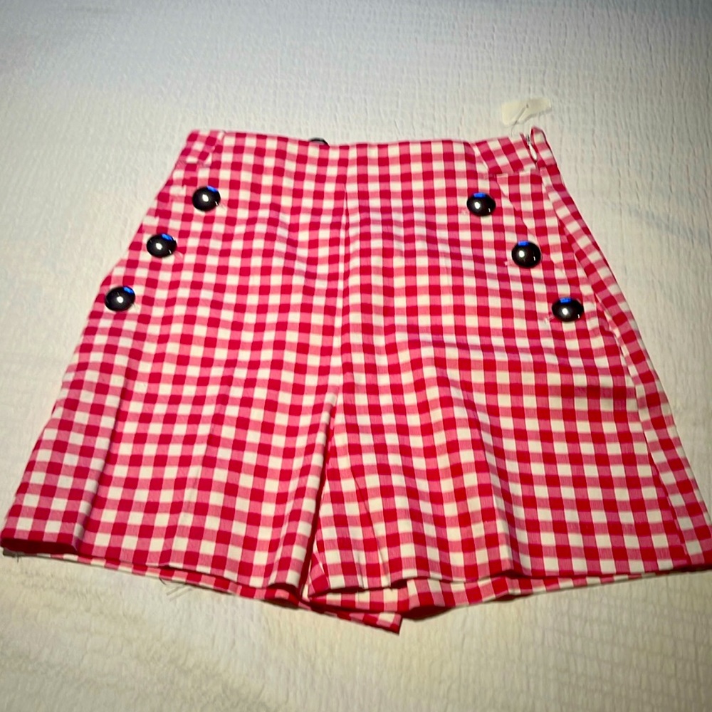 Zara shorts vintage like. Pinup girl, high rise, squares. XS red and white.